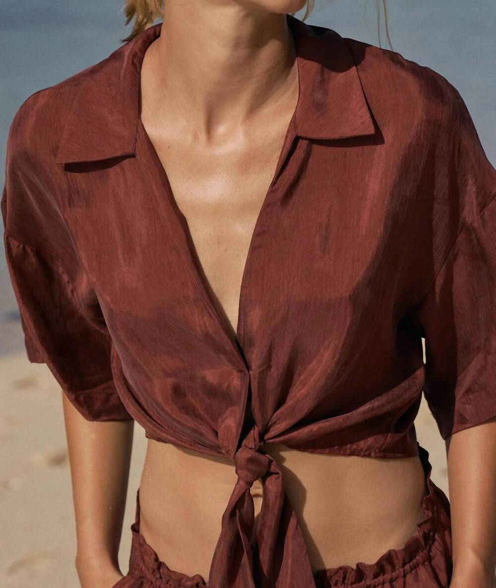 NEW HANDLOOM verona short sleeve tie top in burgundy